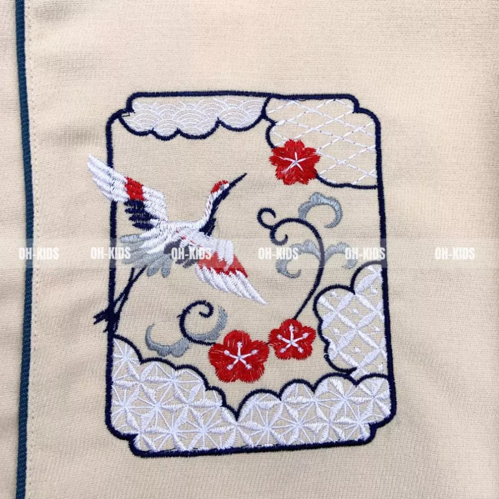 ao-dai-cach-tan-be-trai (9)
